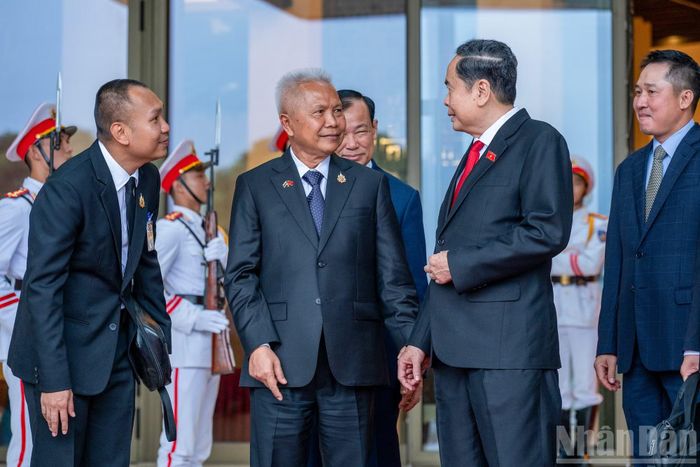 Chủ tịch Quốc hội Trần Thanh Mẫn trao đổi với Chủ tịch Quốc hội kiêm Chủ tịch Hạ viện Vương quốc Thái Lan Sophon Zaram.