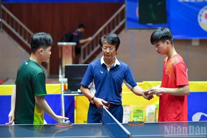Trận đấu bắt đầu bằng cặp đấu đơn nam giữa Đỗ Nguyễn Hoàng Anh (Quân đội 1) và Nguyễn Đức Việt (Hải Phòng 2).