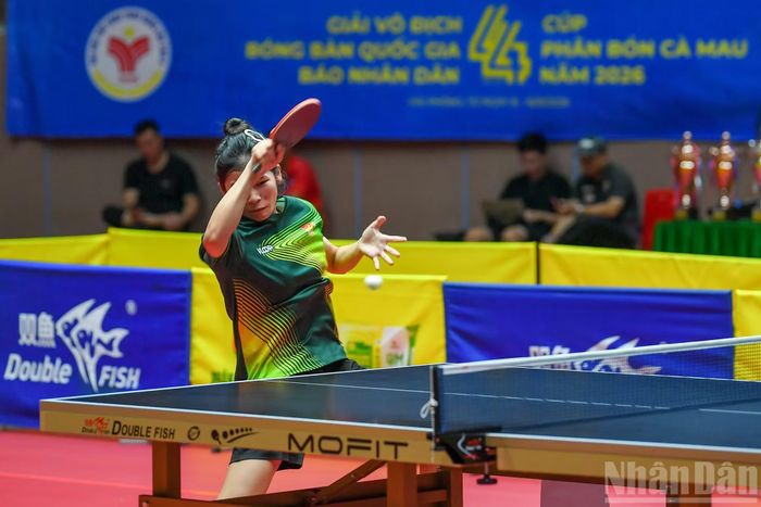 Song, Lương Bảo Hân thể hiện sức mạnh áp đảo để thắng liền 3-0.
