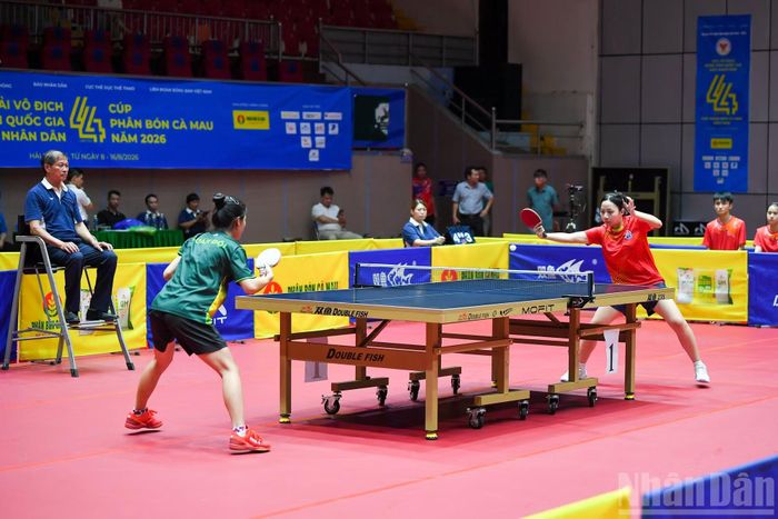 Trận đơn nữ là cuộc đối đầu giữa Lương Bảo Hân (áo xanh, Quân đội 1) và Ngọc Hà (Hải Phòng 2).
