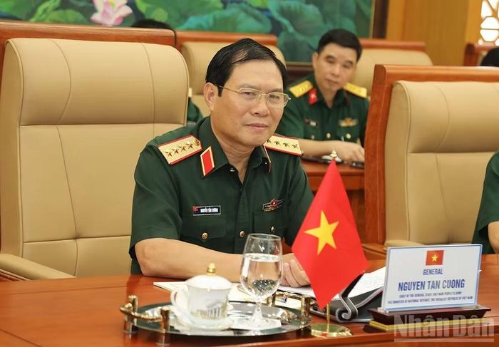 Đại tướng Nguyễn Tân Cương phát biểu tại hội kiến. (Ảnh: Cổng thông tin điện tử Bộ Quốc phòng)