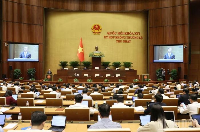 Quang cảnh phiên thảo luận ở hội trường chiều 5/8. (Ảnh: DUY LINH)