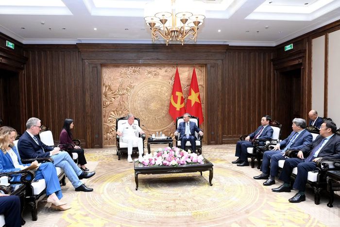 Quang cảnh cuộc tiếp Đô đốc Samuel Paparo, Tư lệnh Bộ Chỉ huy Thái Bình Dương Hoa Kỳ, tại Trụ sở Văn phòng Trung ương Đảng.
