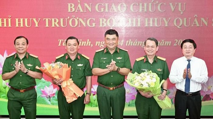 Quân khu 7 và Tỉnh ủy Tây Ninh tổ chức hội nghị bàn giao chức vụ Chỉ huy trưởng Bộ Chỉ huy quân sự tỉnh Tây Ninh. Theo đó, Đại tá Nguyễn Thành Tâm, Chỉ huy trưởng Bộ Chỉ huy quân sự tỉnh Tây Ninh giữ chức Phó Tư lệnh Bộ Tư lệnh Thành phố Hồ Chí Minh; đồng thời, bàn giao chức vụ Chỉ huy trưởng Bộ Chỉ huy quân sự tỉnh Tây Ninh cho Đại tá Trần Văn Cư.