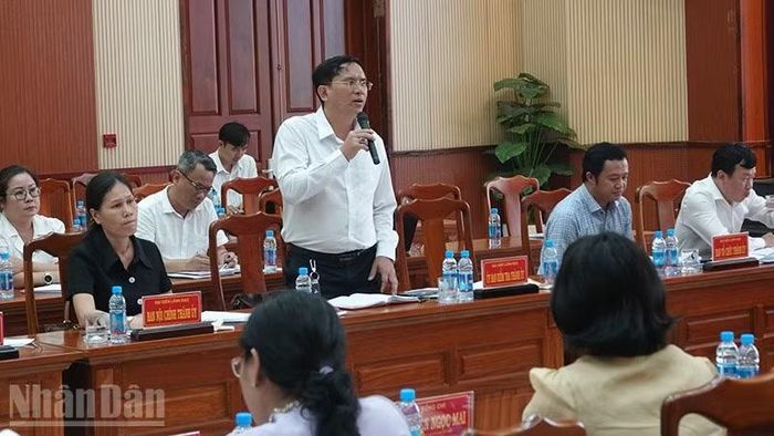 Đại diện Đoàn công tác của Thành ủy Thành phố Hồ Chí Minh phát biểu tại buổi làm việc.