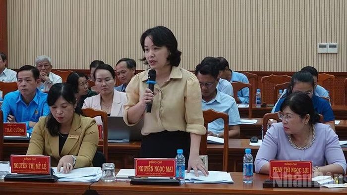 Đồng chí Nguyễn Ngọc Mai, Chủ tịch Ủy ban Mặt trận Tổ quốc Việt Nam phường Tân Uyên phát biểu.