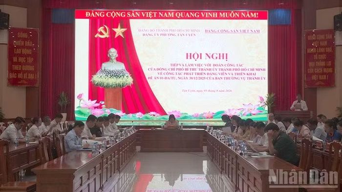 Quang cảnh buổi làm việc. (Ảnh: LINH BẢO)