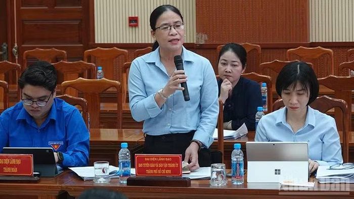 Đồng chí Nguyễn Thị Tuyết Minh, Phó Trưởng ban Tuyên giáo và Dân vận Thành ủy Thành phố Hồ Chí Minh phát biểu.