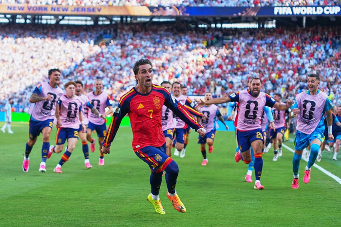Ferran Torres không loại trừ khả năng rời Barca. Trong ảnh: Ferran Torres ăn mừng bàn thắng mang về chức vô địch World Cup 2026 cho Tây Ban Nha. Ảnh: AP