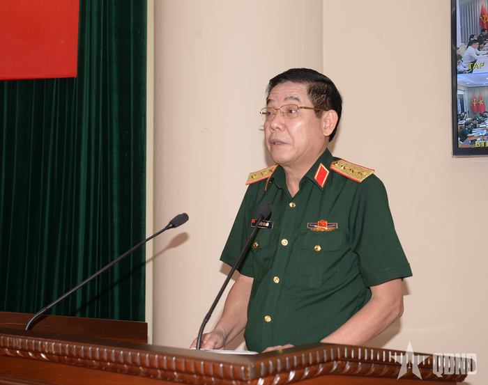 Thượng tướng Nguyễn Văn Gấu phát biểu chỉ đạo.