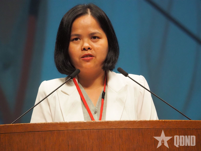 Bà Dương Thị Nga phát biểu tại hội nghị. 