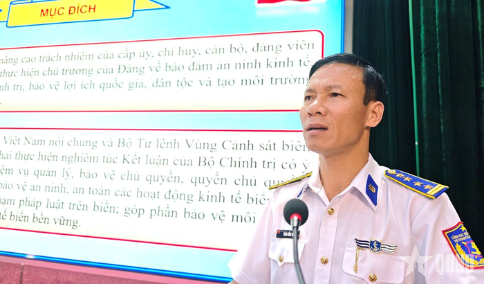 Đại tá Trần Hồng Quế, Phó chính ủy Vùng Cảnh sát biển 2 quán triệt, triển khai thực hiện Kết luận số 54 của Bộ Chính trị.
