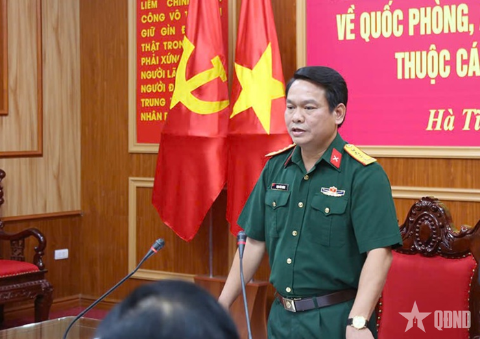 Đại tá Phạm Văn Vương chủ trì hội nghị.