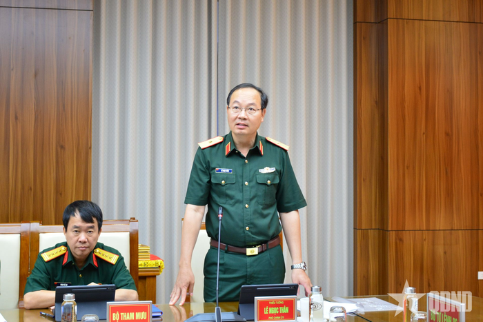 Thiếu tướng Lê Ngọc Thân, Phó chính ủy Bộ tư lệnh 86 phát biểu tại hội nghị. 