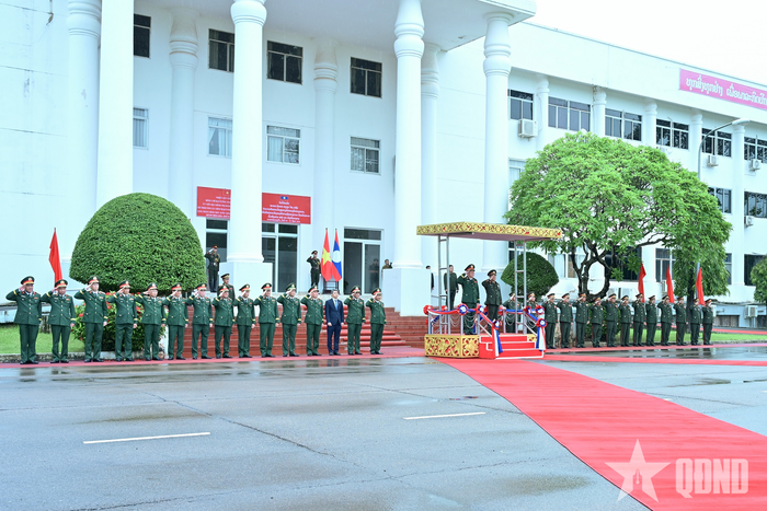 Lễ đón đoàn cán bộ chính trị cấp cao QĐND Việt Nam thăm chính thức nước Cộng hòa Dân chủ nhân dân Lào.