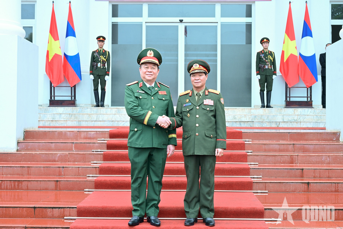 Đại tướng Nguyễn Trọng Nghĩa và Thượng tướng Vongsone Inpanphim.
