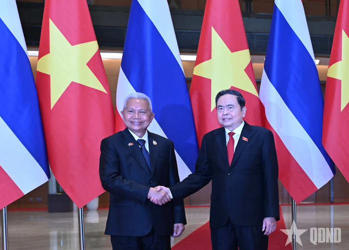 Chủ tịch Quốc hội Trần Thanh Mẫn và Chủ tịch Quốc hội kiêm Chủ tịch Hạ viện Vương quốc Thái Lan Sophon Zaram.