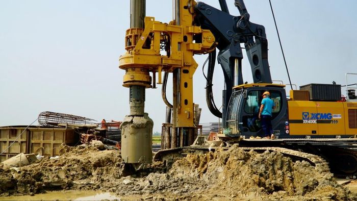 Thi công dự án cao tốc Quy Nhơn – Pleiku.