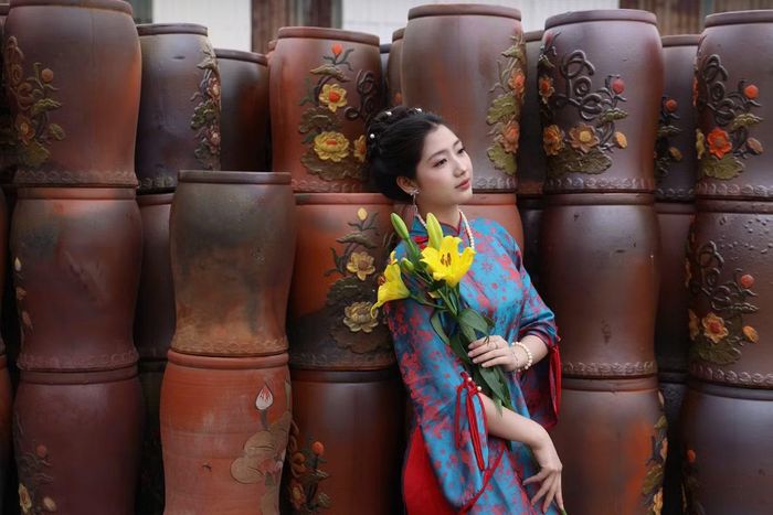 Mai Hoa yêu thích viết kịch bản và sáng tạo nội dung, mong muốn lan tỏa những giá trị văn hóa qua các sản phẩm truyền thông và sân khấu.