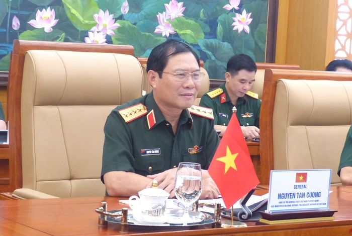 Đại tướng Nguyễn Tân Cương phát biểu tại hội kiến. Ảnh: TRẦN BÌNH