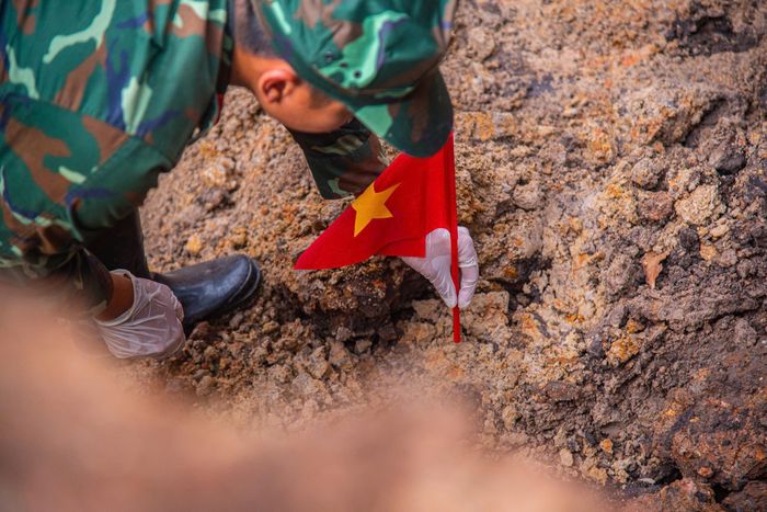 Đánh dấu vị trí hài cốt liệt sĩ tại Khu B, Công viên Lê Thị Riêng 