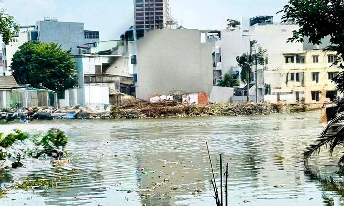 Một đoạn kênh thuộc dự án chỉnh trang đô thị khu vực bờ Nam Kênh Đôi được đoàn khảo sát thực địa sáng 5-8