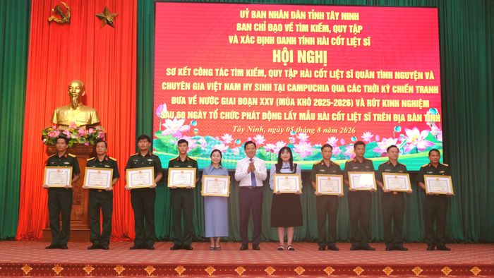  Lãnh đạo tỉnh Tây Ninh trao bằng khen của Chủ tịch UBND tỉnh cho các cá nhân có thành tích xuất sắc trong tìm kiếm, quy tập và xác định danh tính liệt sĩ còn thiếu thông tin, giai đoạn 2025-2026 