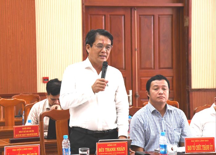  Đồng chí Bùi Thanh Nhân chia sẻ với những khó khăn trong công tác phát triển đảng viên mới tại phường Tân Uyên 