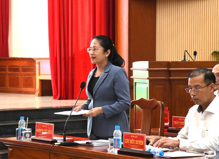  Bí thư Đảng ủy phường Tân Uyên Nguyễn Thị Tuyết Nhung phát biểu tiếp thu ý kiến chỉ đạo 