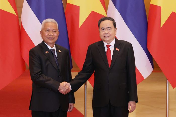 Chủ tịch Quốc hội Trần Thanh Mẫn và Chủ tịch Quốc hội kiêm Chủ tịch Hạ viện Vương quốc Thái Lan Sophon Zaram chiều 5-8. Ảnh: QUANG PHÚC