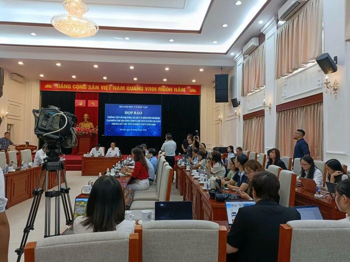 Quang cảnh buổi họp báo. Ảnh Bình Nguyên