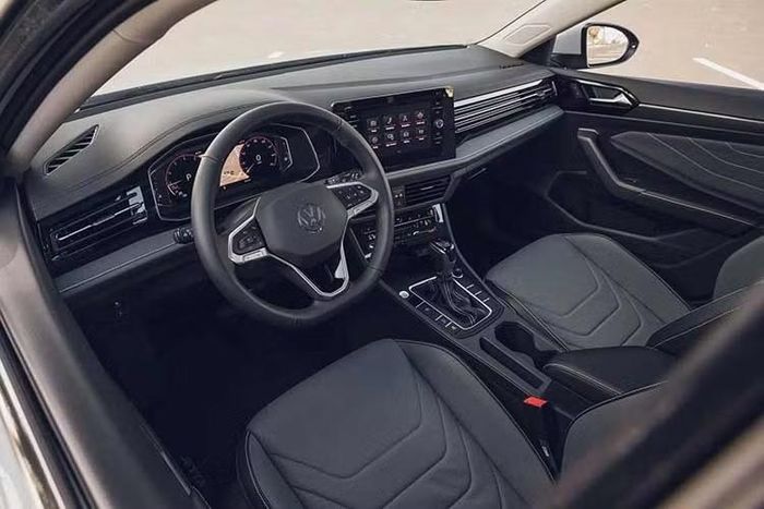 Jetta M6 được trang bị tiêu chuẩn một động cơ điện duy nhất với công suất 113kW (152 mã lực). Tốc độ tối đa của xe được giới hạn ở mức 166km/h. Một phiên bản mạnh mẽ hơn sử dụng động cơ điện 145kW (194 mã lực). Tốc độ tối đa của phiên bản này đạt 172km/h.