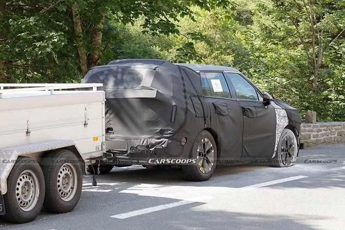 Theo các nhiếp ảnh gia chuyên săn xe thử nghiệm, sự cố xảy ra khi đội ngũ kỹ sư Hyundai thực hiện bài kiểm tra độ bền của hệ thống phanh bằng cách kéo theo một rơ-moóc và liên tục di chuyển lên xuống các cung đường đèo.