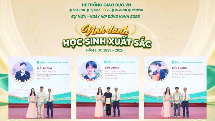 Vinh danh 3 học sinh đạt 10 điểm Toán thi Tốt nghiệp THPT 2026.