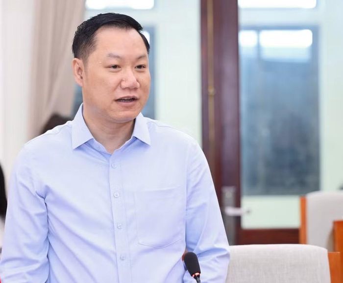 Ông Nguyễn Tiến Thảo - Vụ trưởng Vụ Giáo dục đại học (Bộ GD&amp;ĐT) trao đổi tại họp báo.