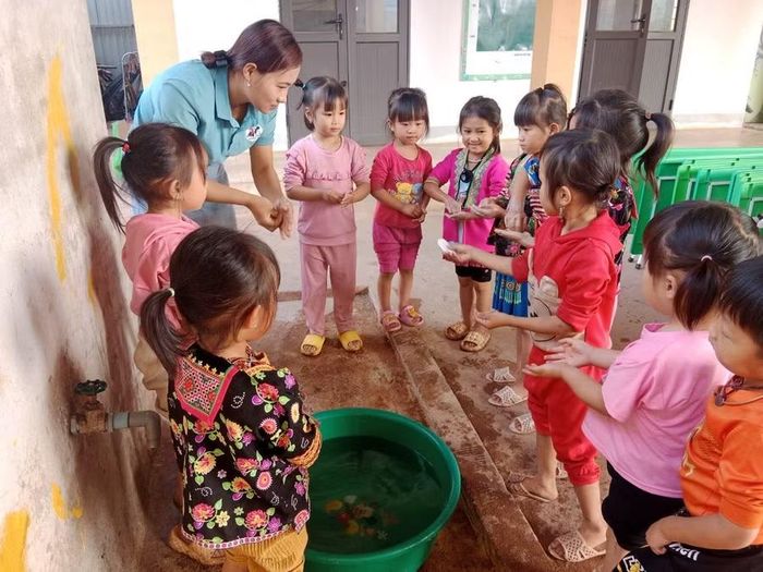 Cô trò Trường mầm non Tà Tổng, Lai Châu.