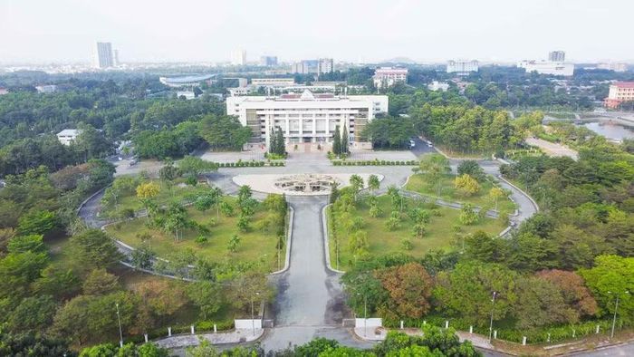 Tòa nhà điều hành Đại học Quốc gia TPHCM tại khu đô thị Đại học Quốc gia TPHCM.