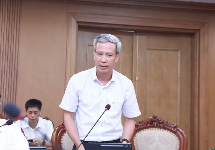 Đại diện Đại học Bách khoa Hà Nội nêu ý kiến thảo luận cùng các đại biểu. Ảnh: Đình Tuệ.