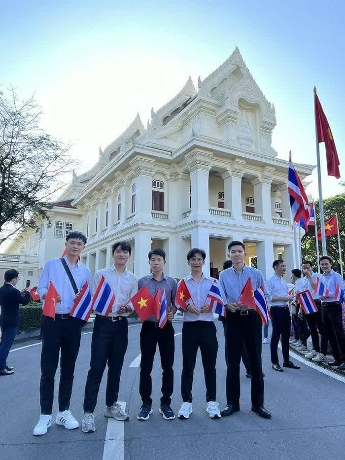 Lưu học sinh Việt Nam tại Thái Lan hướng ứng các hoạt động giao lưu hữu nghị giữa hai nước. (Ảnh NVCC)