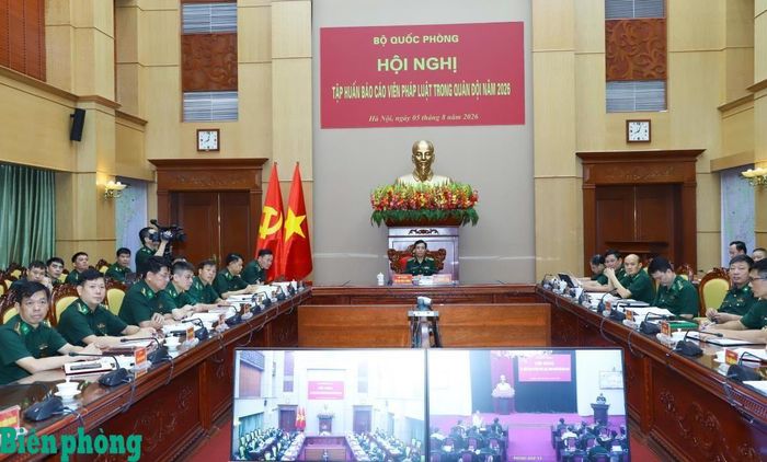 Thiếu tướng Vũ Quốc Ân, Ủy viên Ban Thường vụ Đảng ủy, Phó Chính ủy Bộ đội Biên phòng chủ trì tại điểm cầu Sở Chỉ huy Cơ quan Bộ Tư lệnh Bộ đội Biên phòng. Ảnh: Ngọc Lâm