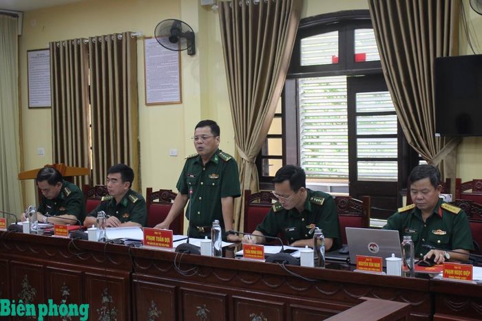 Đại tá, Phó Giáo sư, Tiến sĩ Phạm Tuấn Đợi, Phó Giám đốc Học viện Biên phòng phát biểu khai mạc buổi tọa đàm. Ảnh: Văn Hà
