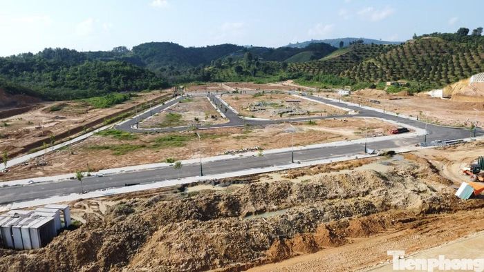 Cùng với công tác giải phóng mặt bằng, Lâm Đồng đang đồng loạt tăng tốc xây dựng các khu tái định cư phục vụ 2 dự án cao tốc Tân Phú - Bảo Lộc và Bảo Lộc - Liên Khương.