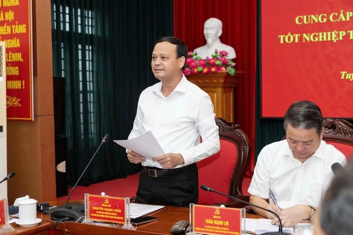 Lãnh đạo UBND tỉnh Tuyên Quang thông tin vụ việc gian lận tại điểm thi Trường THPT Chuyên Tuyên Quang. Ảnh: ĐỨC ANH