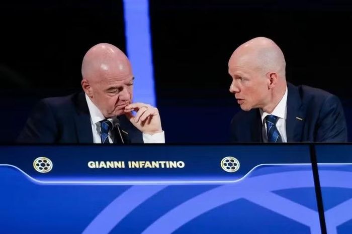 Tổng thư ký FIFA, ông Grafstrom và chủ tịch Infantino