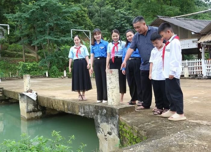 Vị trí em bé 5 tuổi bị rơi xuống nước.