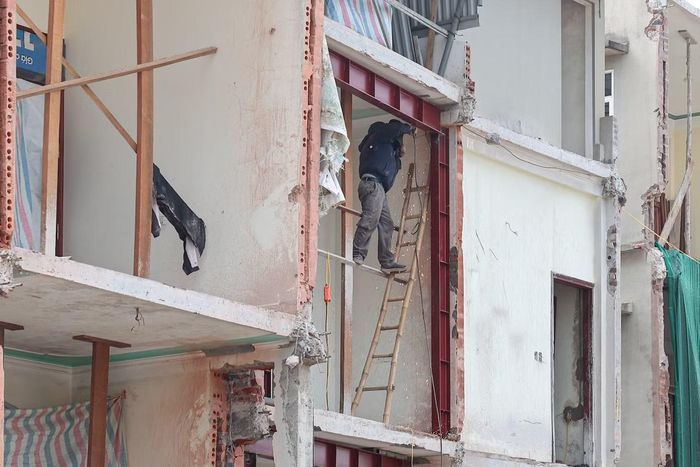 Dù đã đạt 82% khối lượng thi công, dự án nâng cấp, mở rộng Quốc lộ 21B đoạn qua xã Thanh Oai vẫn chưa thể hoàn thành đồng bộ. Nguyên nhân do khoảng 520m tuyến vướng giải phóng mặt bằng.