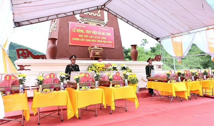 Lễ truy điệu và an táng 8 hài cốt liệt sĩ chưa xác định danh tính được tổ chức trang nghiêm tại Nghĩa trang Liệt sĩ xã Can Lộc.