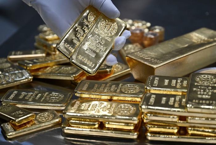 Giá vàng thế giới nhích tăng trong phiên giao dịch sáng 5/8 (giờ Việt Nam) nhờ đồng USD suy yếu. Ảnh: Reuters.