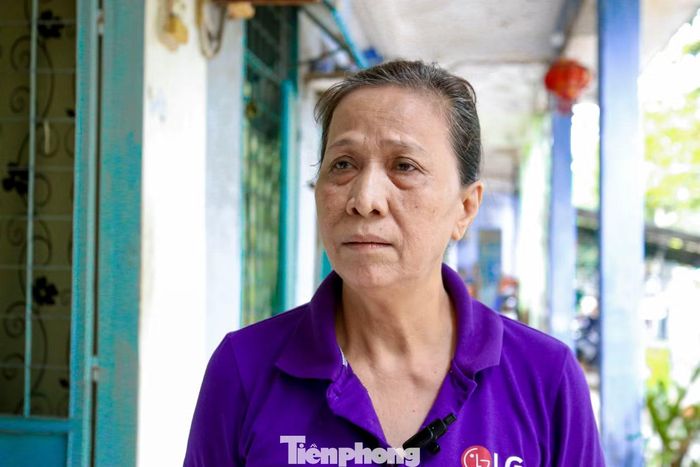 “Việc sống trong khu chung cư đã xuống cấp khiến chúng tôi rất lo lắng. Mong thành phố sớm triển khai việc di dời để người dân yên tâm sinh sống, nhất là khi mùa mưa bão đang đến gần”, bà Lê Thị Nhạn nói.