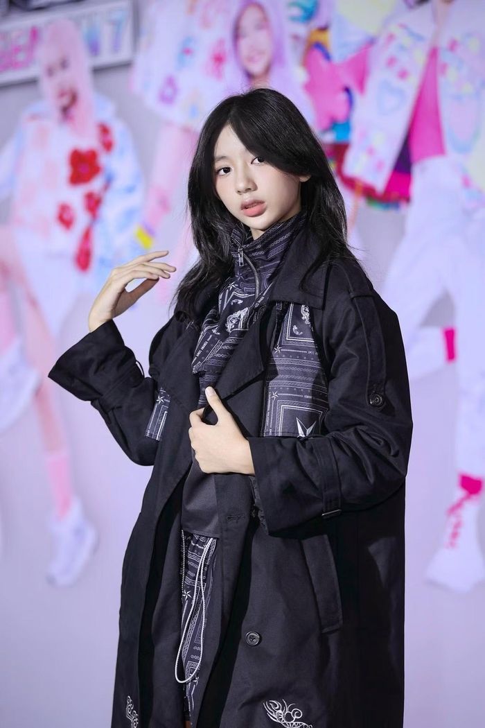 Hồ Ngọc Nam Phương với trang phục cá tính ở Asian Kids Fashion Week. Ngoài năng khiếu về thời trang, Nam Phương biết chơi nhiều loại nhạc cụ như piano, violin.